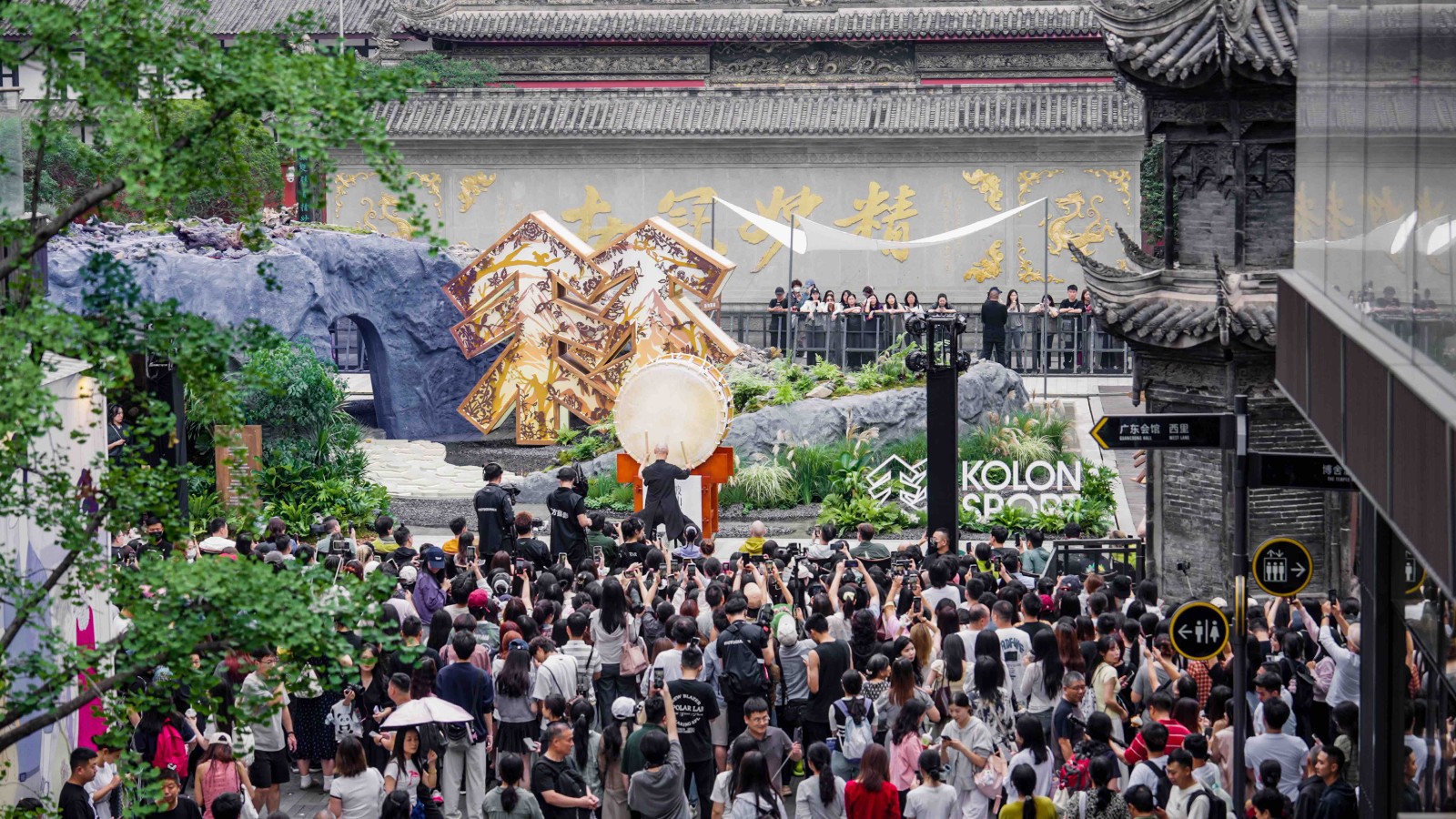 可隆「咬山集」现场盛况.jpg